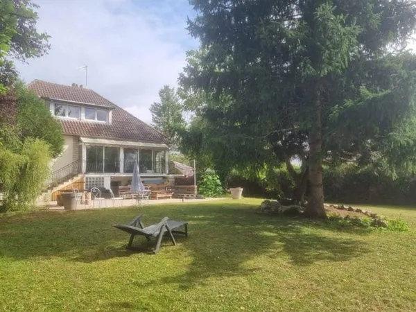 Maison 5 pièces 247 m²