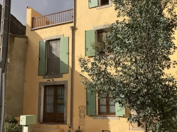 Jolie maison de village en pierre rénovée et ensoleillée avec terrasse