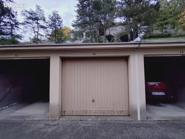 Garage / box à vendre - Caluire et Cuire - Cuire Haut - Milieu Montée des forts