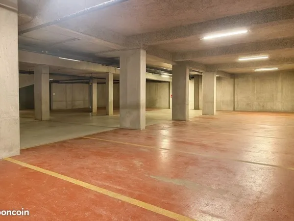 Location Local d'activité / Entrepôt 500m² 18ème arrondissement