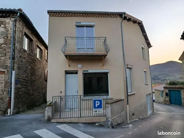 Belle maison de village Type 3 entièrement rénovée avec petite terrasse