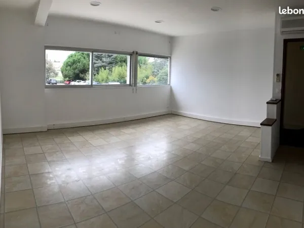 Bureau à louer 80 m²