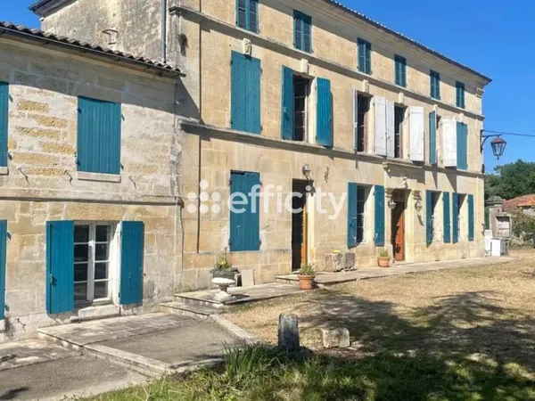 Maison 10 pièces 226 m²