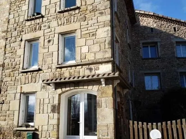 Studio meublé 25 m² - Alboussière