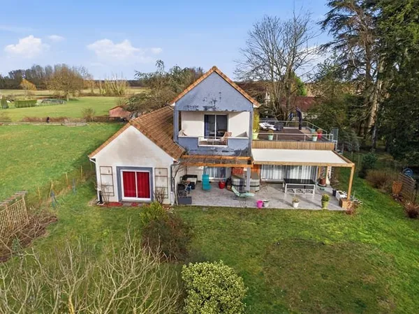 Maison contemporaine de 149 m² à OUROUX SUR SAONE dans un Écrin de lumière et de nature