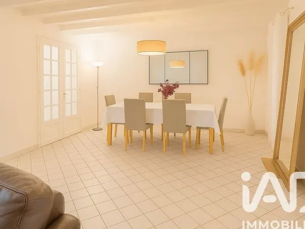 Maison 8 pièces 216 m²