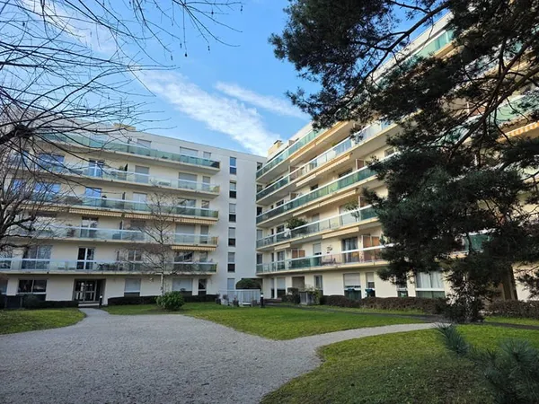 Bas Montchapet T2 de plain-pied 61m2 Résidence de standing à rafraichir rue Lecoulteux