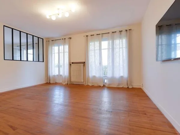 Toulouse- Guilhemery - T3 de 74m² traversant - 1 place de parking - 1 grande cave