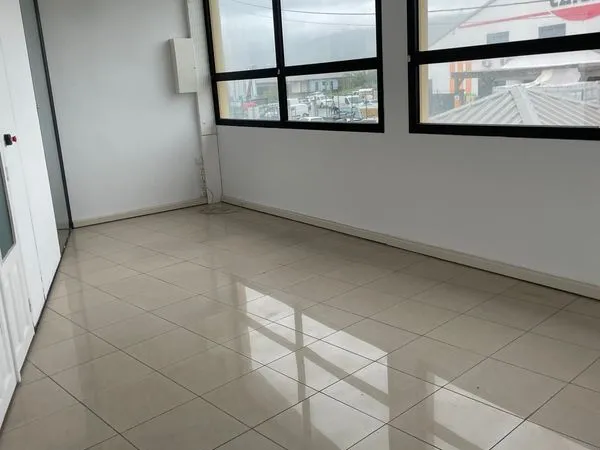 BUREAU DE 70 m²