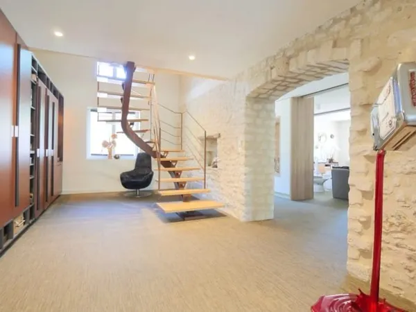 Maison 5 pièces 240 m²