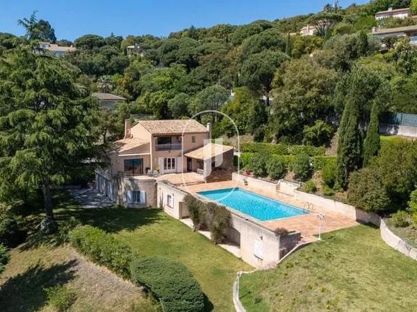 Villa avec vue mer et piscine à vendre à Sainte-Maxime