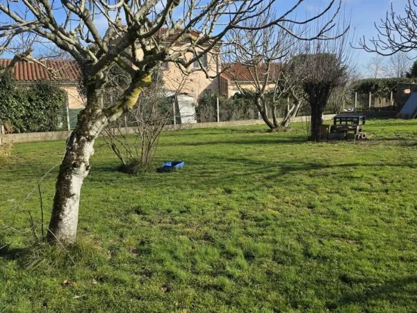 Eaunes, Terrain Plat Constructible d'environ 644 m²