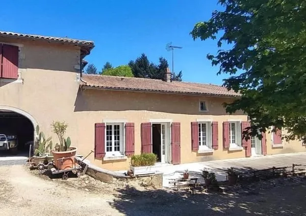 Propriété de charme avec maison d'amis, piscine, terrain paysager et potentiel de développement
