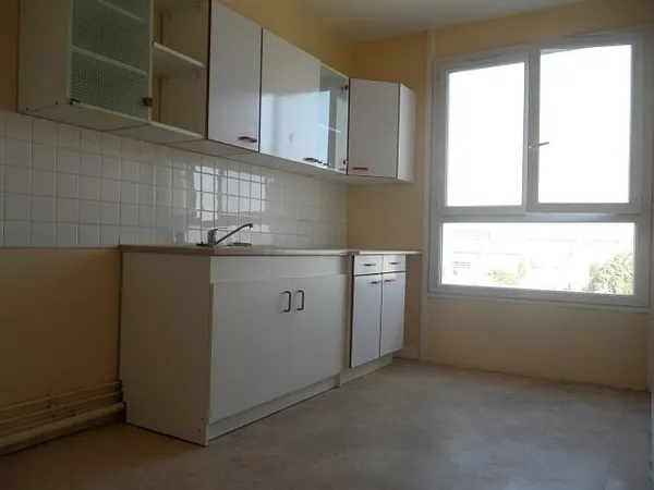 A LOUER - Quartier Avenue de Dun - T3 avec balcon, parking e