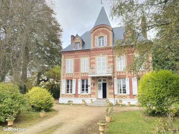 Maison 9 pièces 303 m²