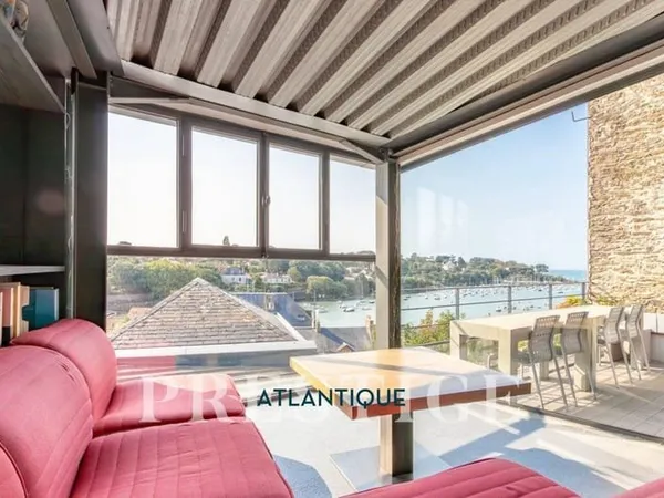 Maison de plain-pied 7 pièces 160 m²