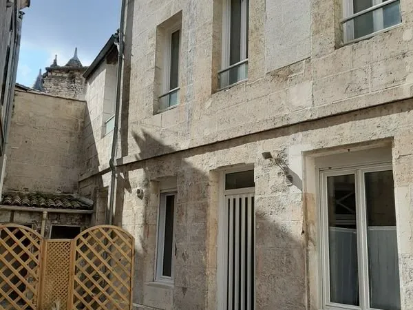 Appart T2quartier hôtel de ville avec terrasse,