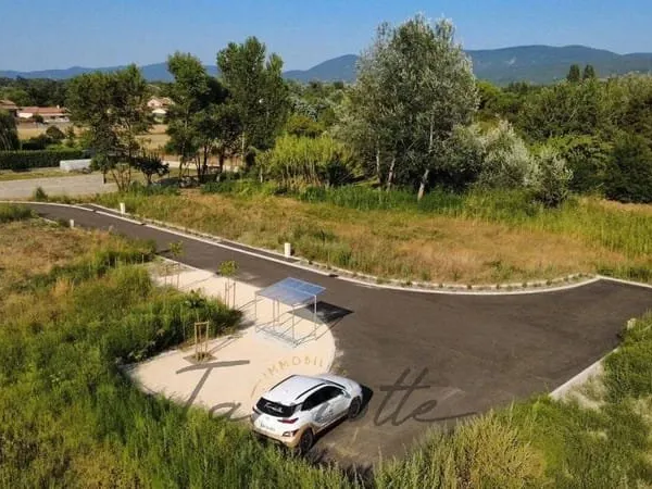 Terrain 796 m²