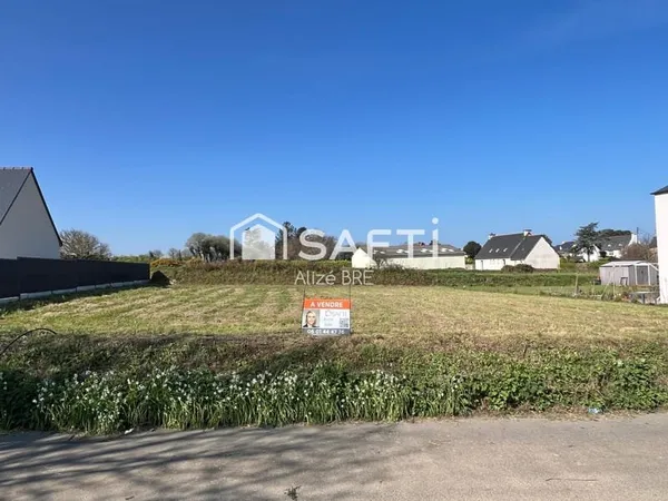 Terrain constructible borné 702m2