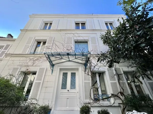 Hôtel particulier Haut Montmartre Bien RARE ...