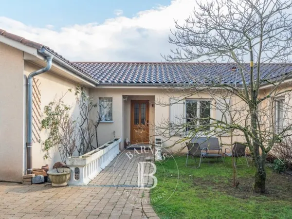 Grézieu-la-Varenne - Maison traditionnelle de 220 m² environ - T