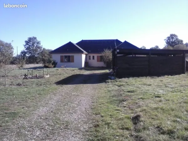 Maison individuelle sur terrain 1.6 hectares
