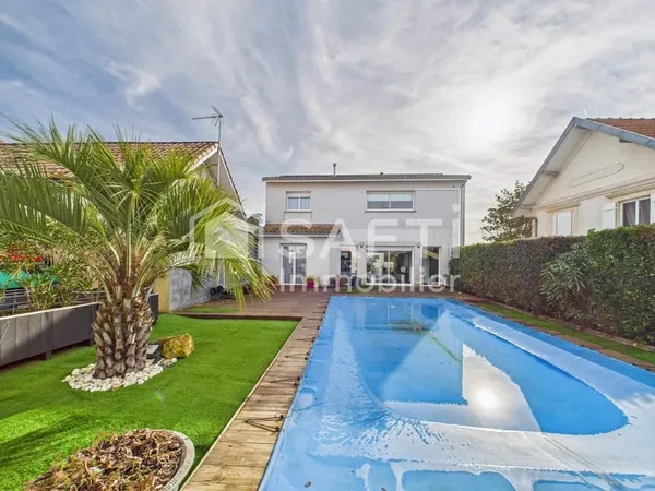 Maison familiale avec piscine à Pessac de 147 m2 - 4 chambres - Terrain 533 m²