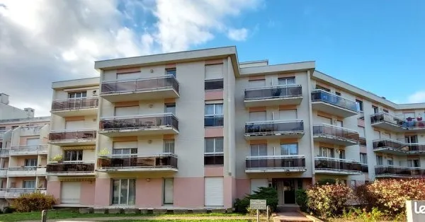 Appartement de 103 m² / 4 pièces (3 chambres) / 3ème et dernier étage avec ascenseur, traversant, ca