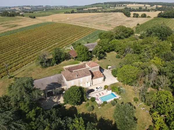 Maison de maître avec dépendances proche de Fourcès