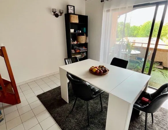 À vendre T2 bis d'environ. 47 m2 avec balcon cave et parking aérien