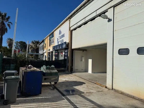 Locaux commerciaux 170 mètres carré