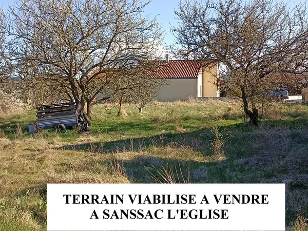 Terrain constructible à Sanssac l'Eglise