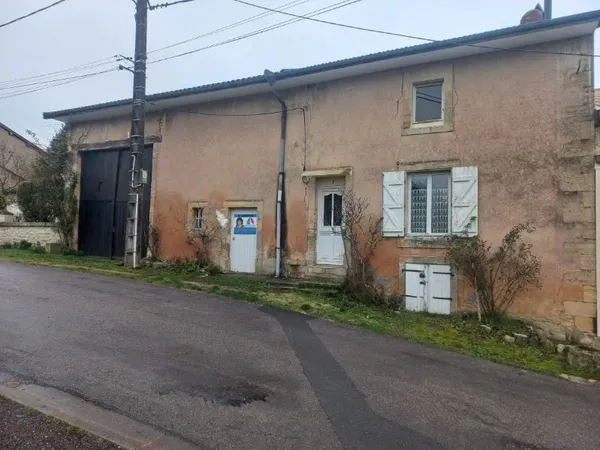 Nouveau bien à vendre . Maison de village .