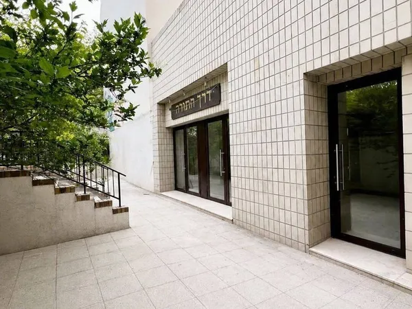 Local commercial 253 m²