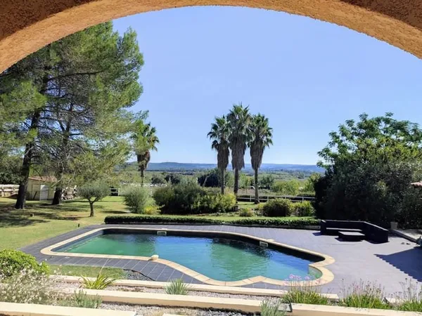 PROCHE SOMMIERES VUE DOMINANTE EXCEPTIONNELLE VILLA 130 M2,