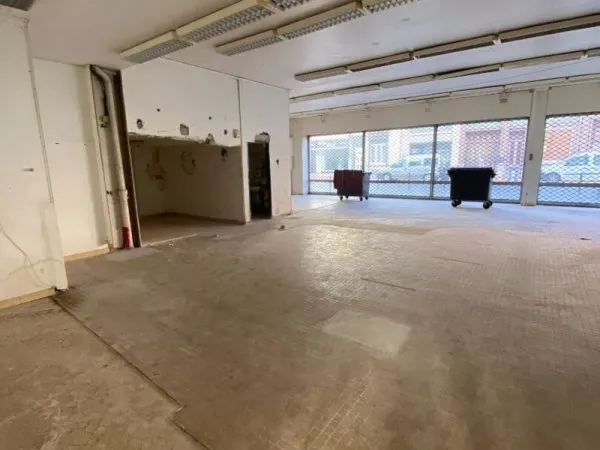 Local commercial 300 m²