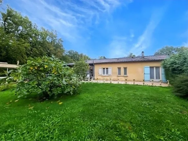 Belle maison familiale avec gîte à Aigre - 215 000 €