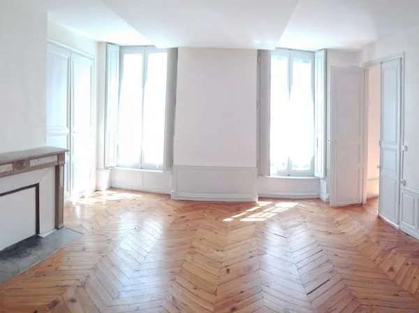 T3 Bis de 93 M2 dans le vieux Clermont