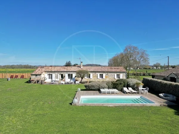 Charmante maison en pierre de plain-pied