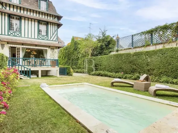 DEAUVILLE CENTRE - VILLA 6 CHAMBRES - PISCINE