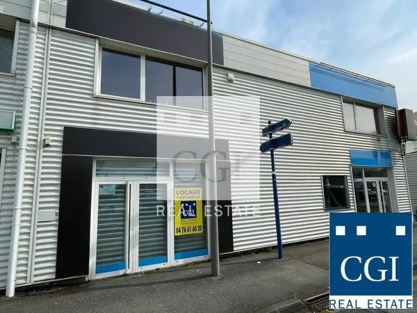 Local commercial 242 m²