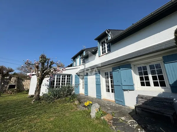 Maison de caractère 7 pièces vu Pyrénées