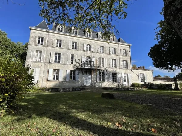 Élégante Demeure charentaise au coeur des vignobles du Cognac
