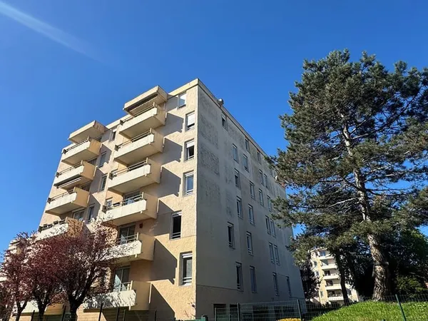 T3 dernier étage avec terrasse et parking