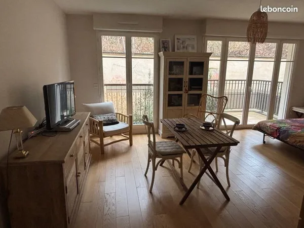 Studio avec balcon et parking