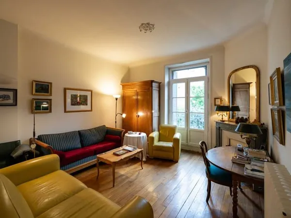 Maison de caractère avec jardin, dépendance et garage - Cent