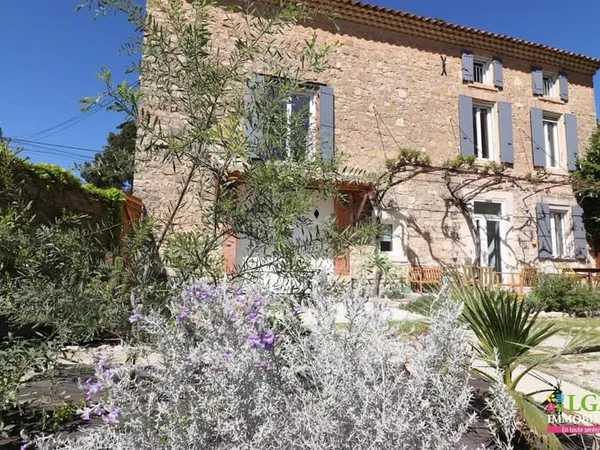 Charme et Authenticité au coeur de la Provence - Mas de ville rénové avec jardin