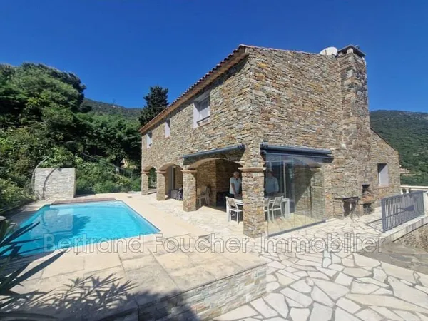 Maison 7 pièces 960 m²