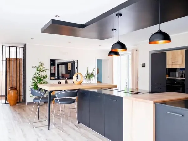 Maison de plain-pied 8 pièces 340 m²