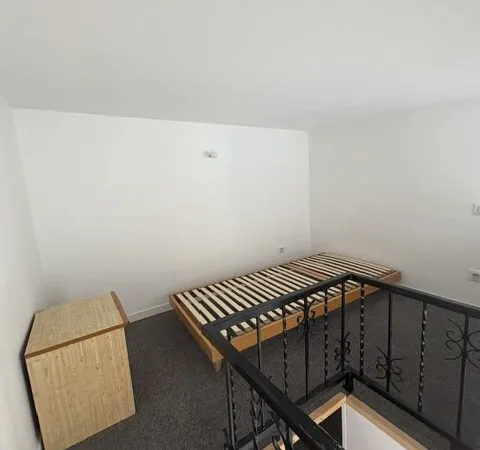 STUDIO SEMI-MEUBLE AU CENTRE VILLE